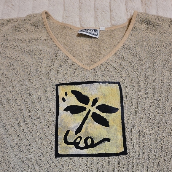 🟤Vintage Taylor Beige V-Neck Sweater with Dragonfly Motif🟤 - Picture 3 of 7